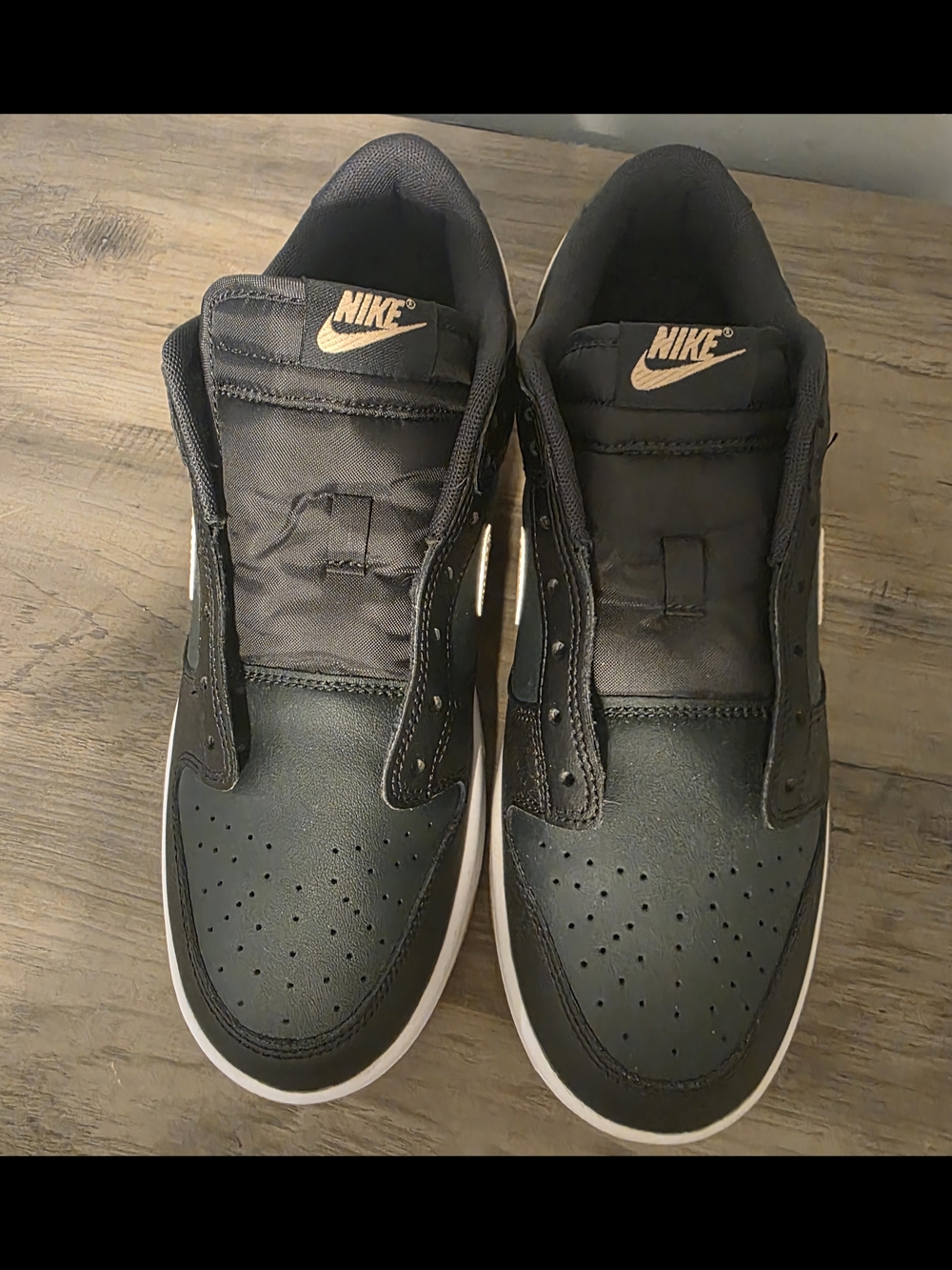 Men's Black Leather Low-Top Sneakers with Cream Accents - Picture 5 of 8